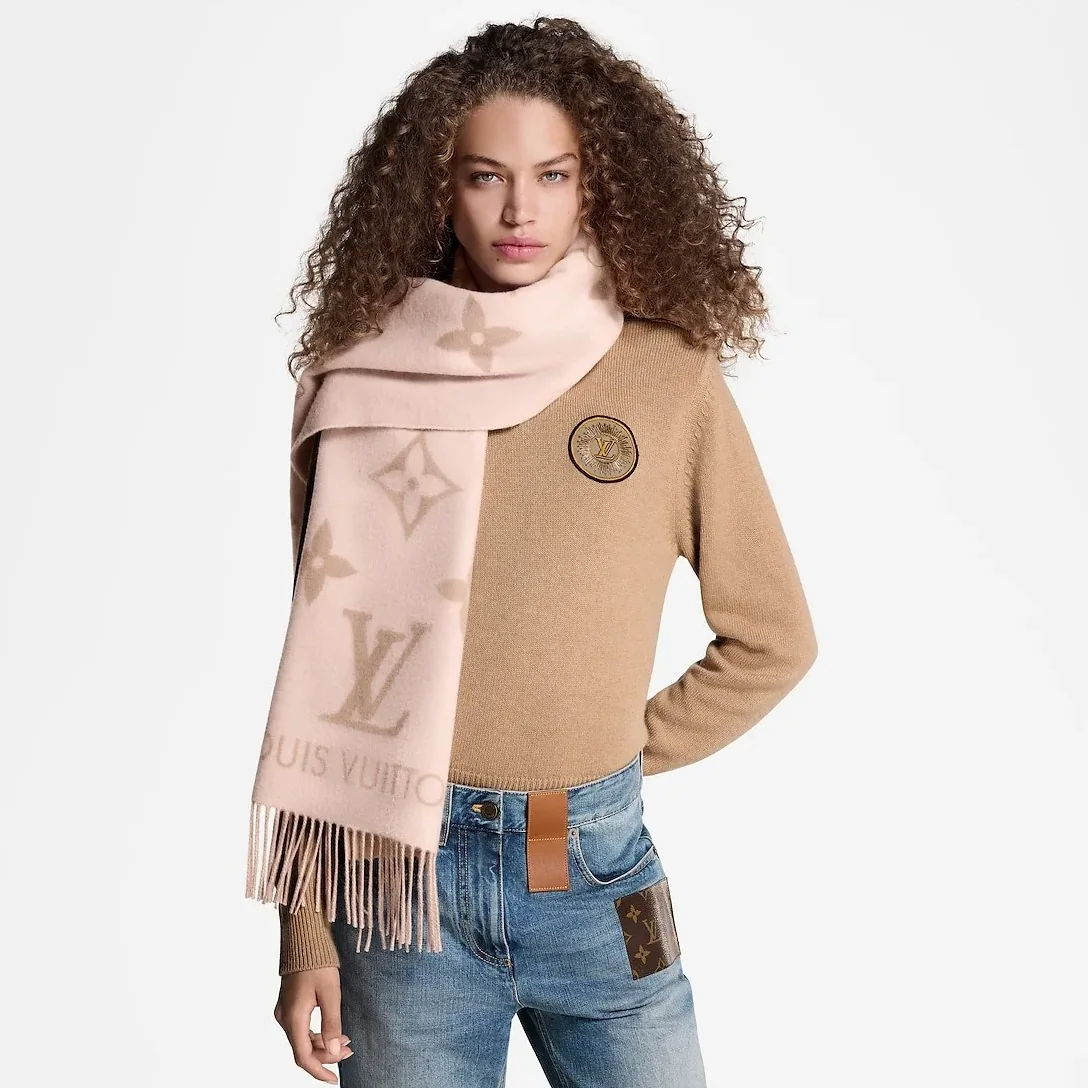 Louis Vuitton Reykjavik Scarf Beige Rose /
