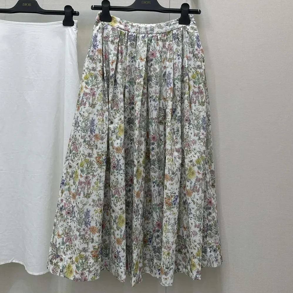 Dior Mid-Length Flared Skirt Cotton Muslin with Multicolor Dior Flowers Calendar Allover Motif for Women Dior Mid-Length Flared Skirt Cotton Muslin with Multicolor Dior Flowers Calendar Allover Motif for Women