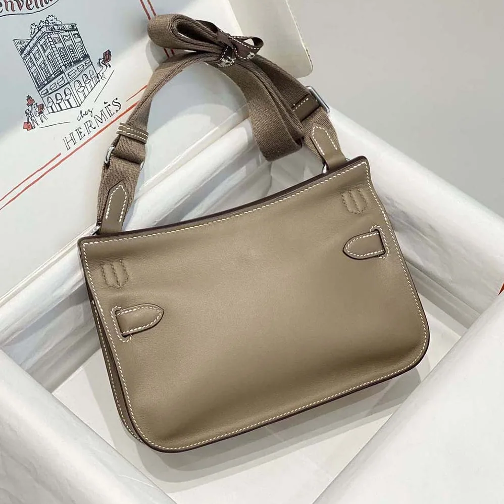 Hermes Jyspiere in Evercolor Leather for Women in Gray Hermes Jyspiere in Evercolor Leather for Women in Gray