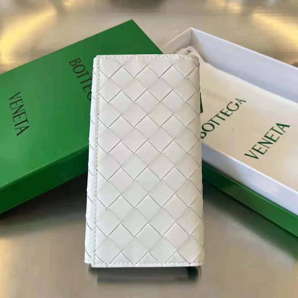Bottega Veneta Long Intrecciato Wallet for Unisex in White Bottega Veneta Long Intrecciato Wallet for Unisex in White