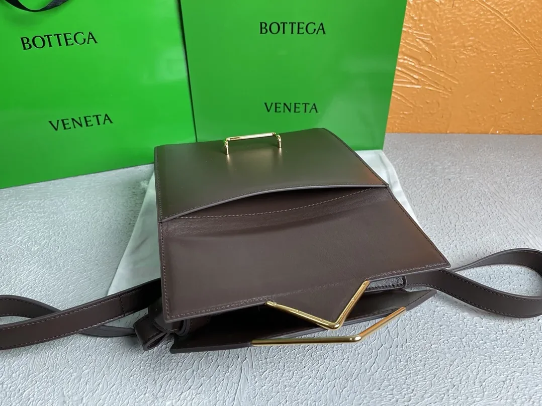 Bottega Veneta Clip Bag Brown Bottega Veneta Clip Bag Brown
