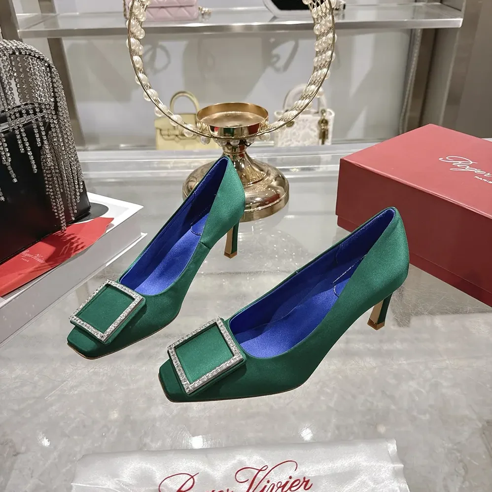 Roger Vivier Trompette Pumps in Satin for Women in Green
