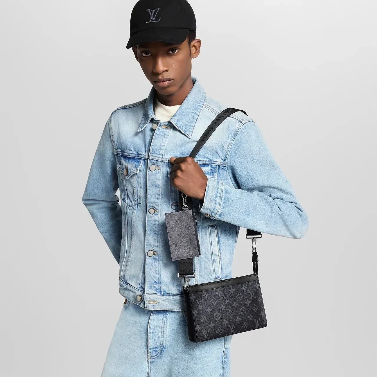 Louis Vuitton Pochette Gaston Wearable Wallet Shoulder Bag / Black Monogram Eclipse Canvas Silver Hardware