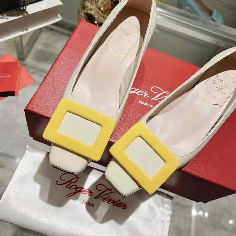Roger Vivier Patent Leather Belle Vivier Pumps for Women in White Roger Vivier Patent Leather Belle Vivier Pumps for Women in White
