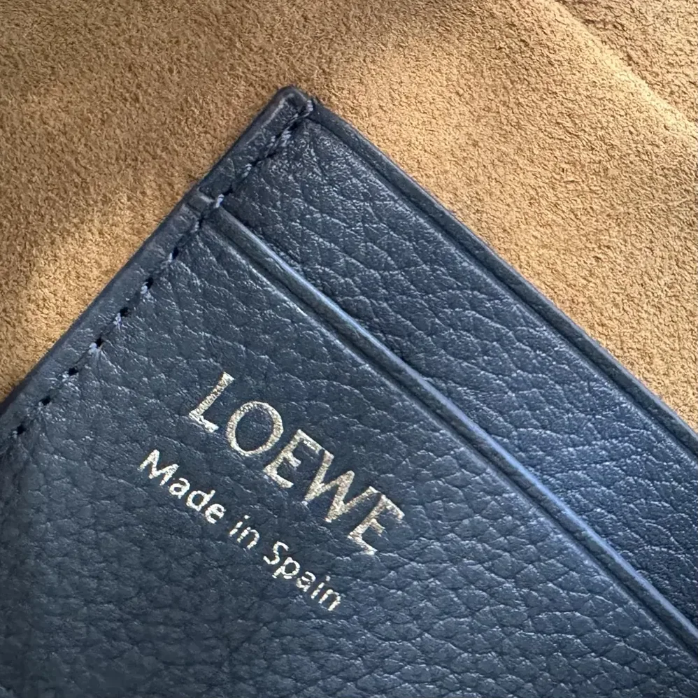 Loewe Small Pebble Messenger Bag in Supple Grained Calfskin for Unisex in Navy Loewe Small Pebble Messenger Bag in Supple Grained Calfskin for Unisex in Navy
