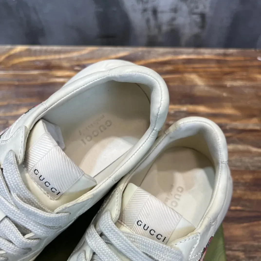Gucci Rhyton Sneaker With Strawberry Print Ivory White for Men