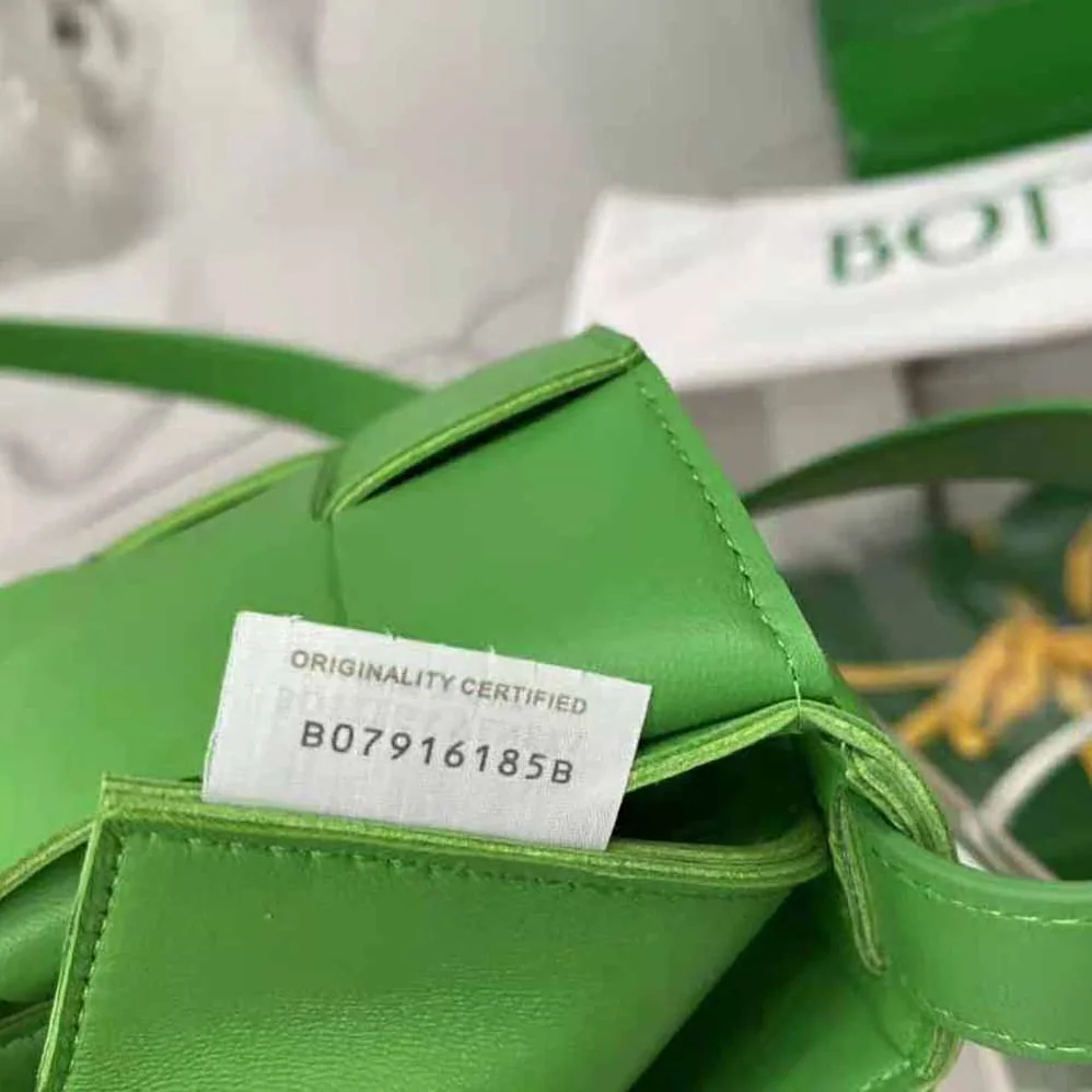 Bottega Veneta Cassette Intreccio Leather Cross-Body Bag for Women in Green
