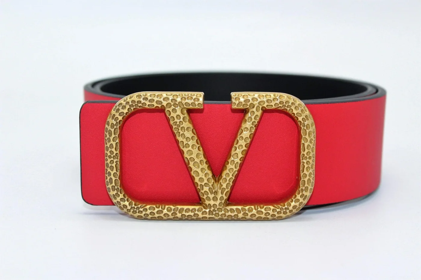 REVERSIBLE V LOGO SIGNATURE BELT IN GLOSSY CALFSKIN