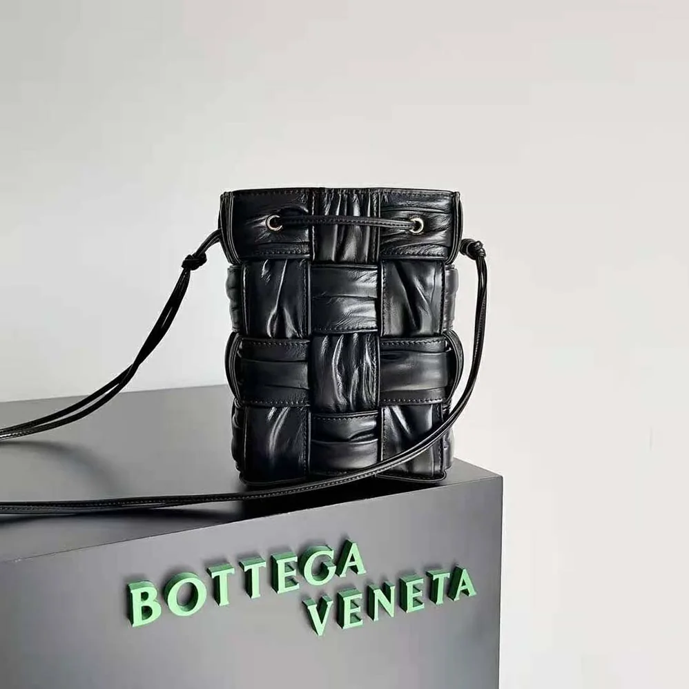 Bottega Veneta Small Cassette Bucket Bag in Lambskin Leather for Women in Black Bottega Veneta Small Cassette Bucket Bag in Lambskin Leather for Women in Black