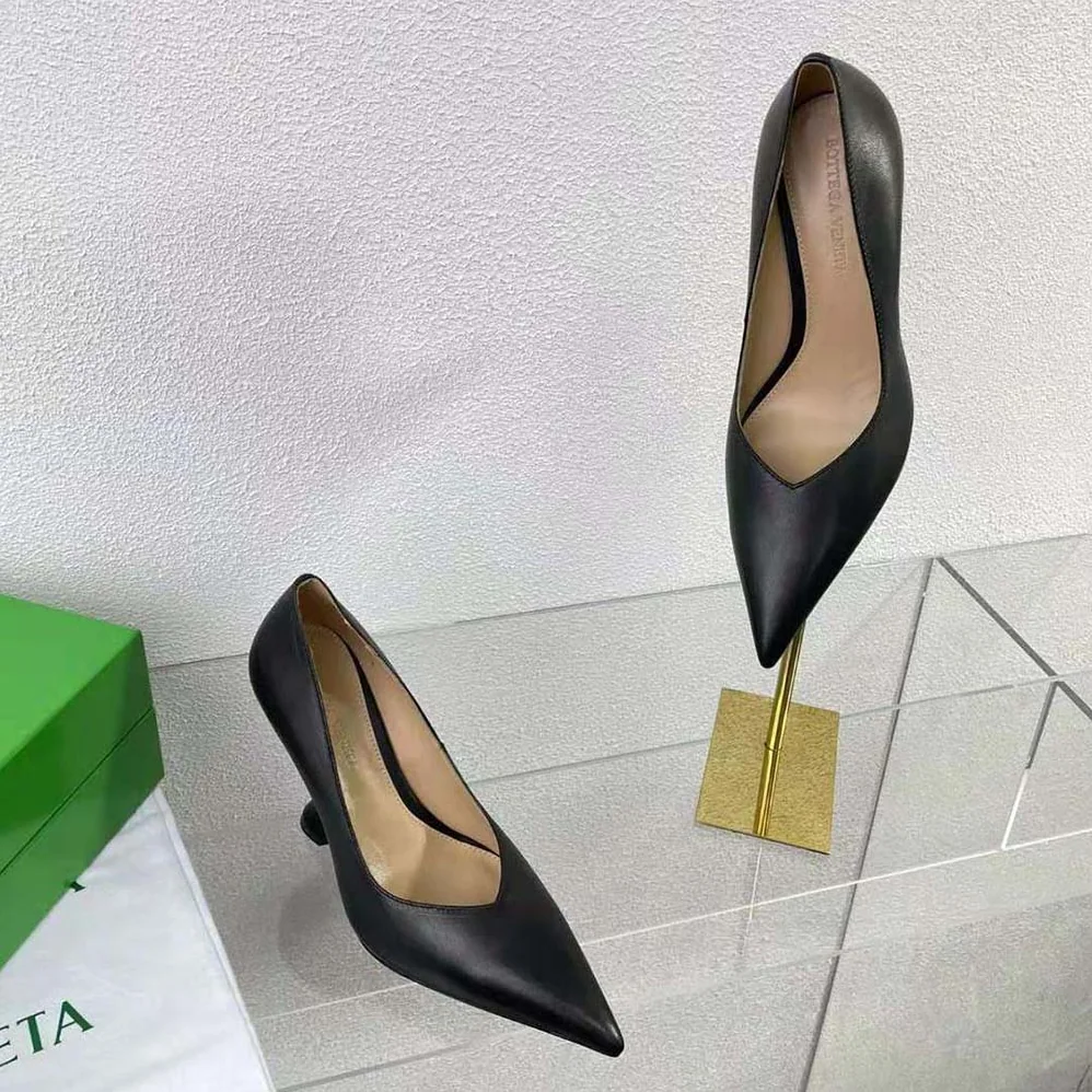 Bottega Veneta Punta Pump in 10 cm Heel Height for Women in Black Bottega Veneta Punta Pump in 10 cm Heel Height for Women in Black