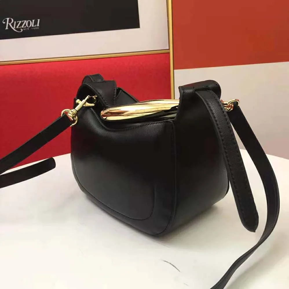 Chloe Kiss Small Purse in Small Grain Calfskin for Women in Black