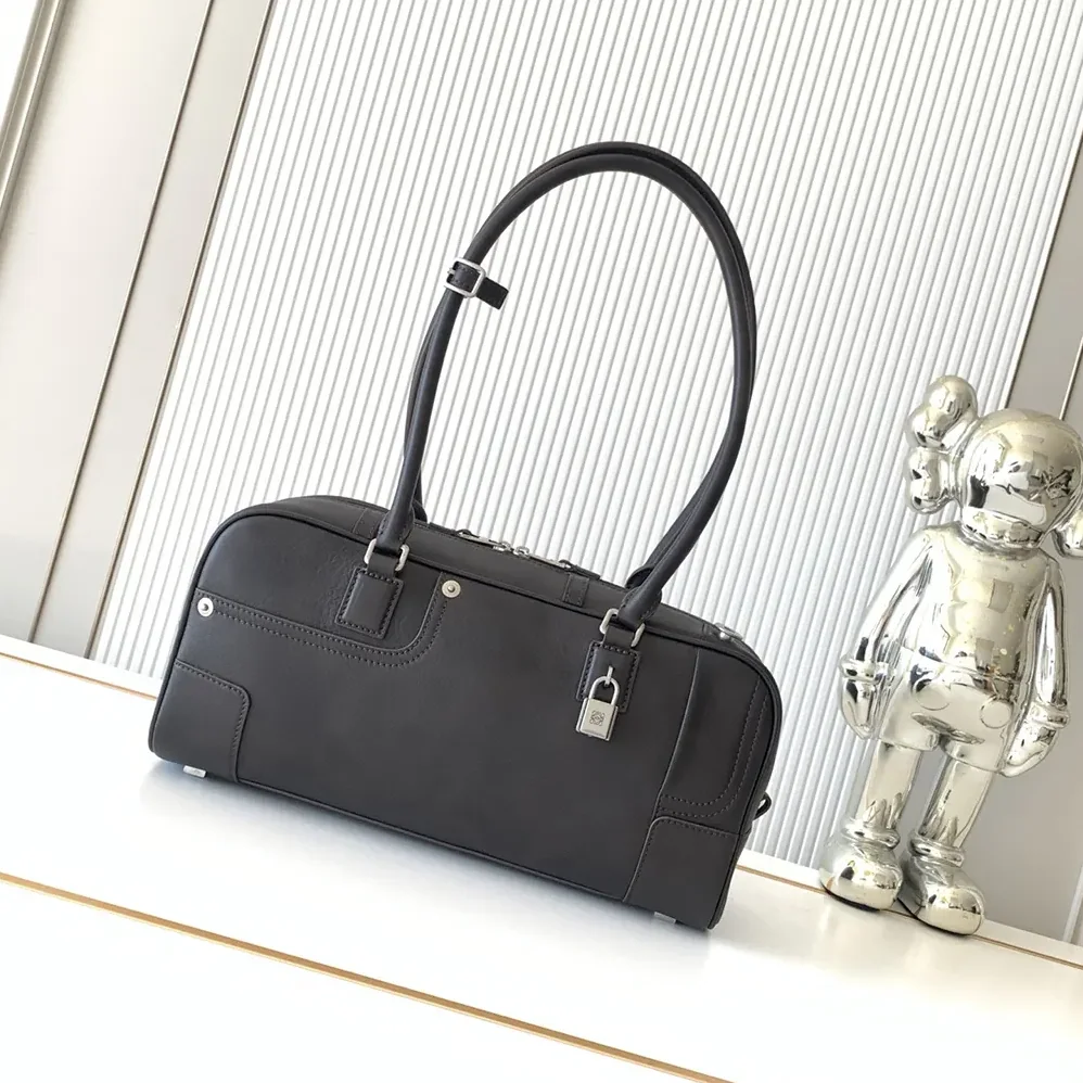 Loewe Panta Amazona 31 Cropped Bag in Shiny Calfskin for Unisex Loewe Panta Amazona 31 Cropped Bag in Shiny Calfskin for Unisex