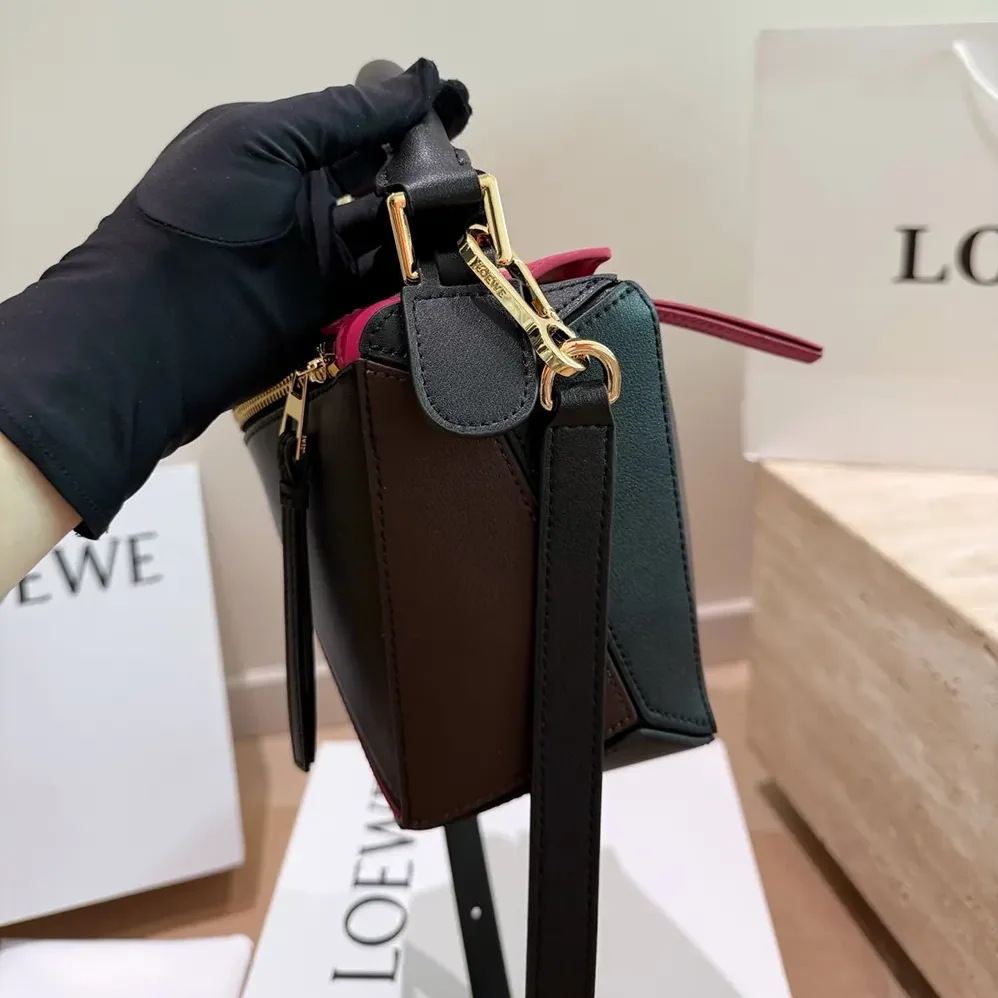Loewe Small Puzzle Bag in Nappa Calfskin for Unisex in Black/Burgundy