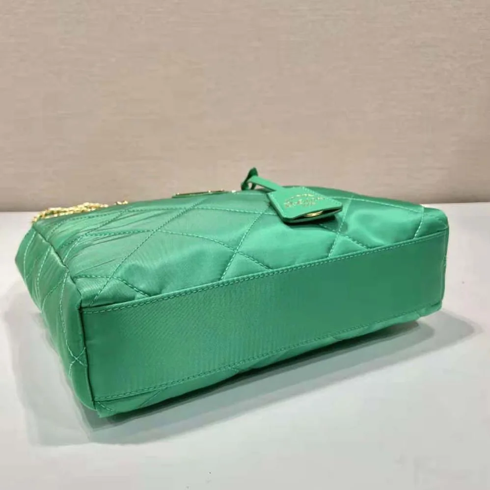 Prada Re-Edition 1995 Chaîne Re-Nylon Tote Bag for Women in Green Prada Re-Edition 1995 Chaîne Re-Nylon Tote Bag for Women in Green