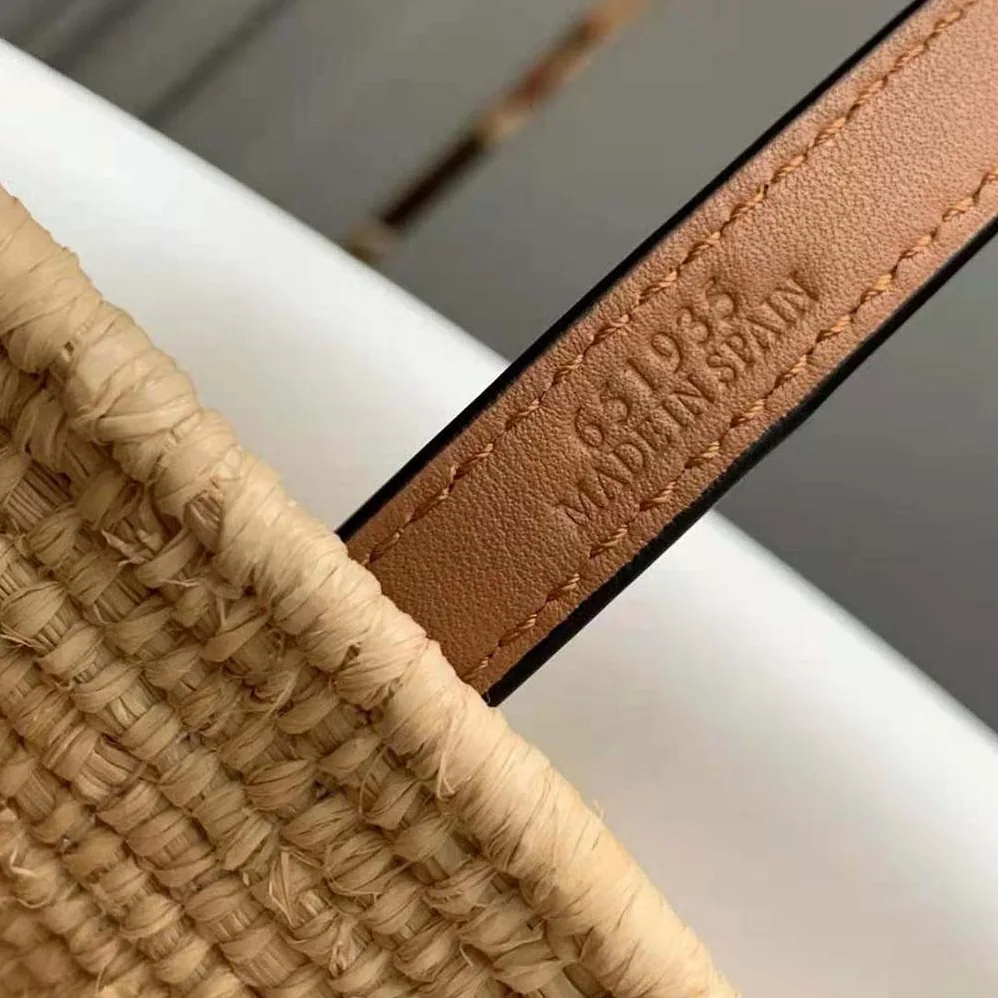 Loewe Small Square Basket Bag in Raffia and Calfskin for Women in Brown Loewe Small Square Basket Bag in Raffia and Calfskin for Women in Brown