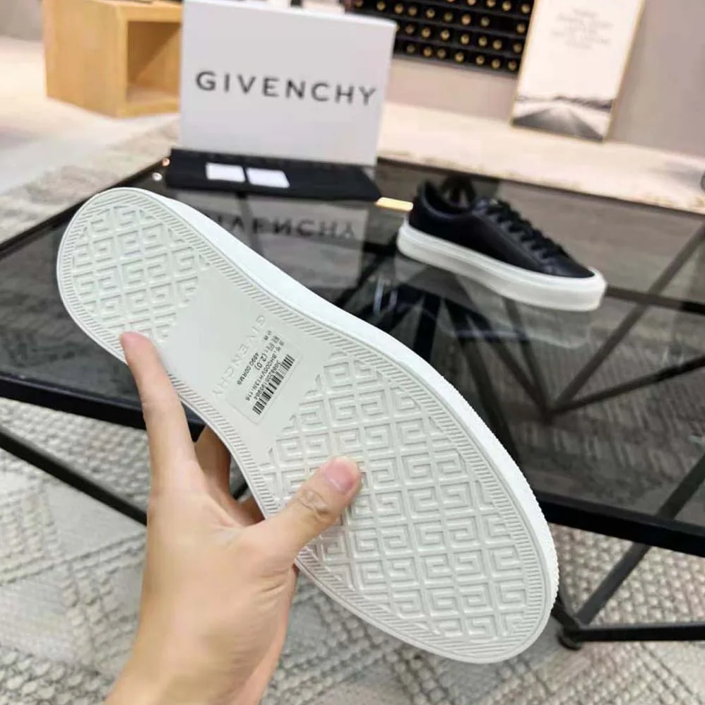 Givenchy City Sport Sneakers in GIVENCHY Leather for Men in Black Givenchy City Sport Sneakers in GIVENCHY Leather for Men in Black