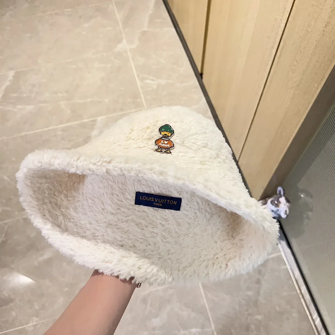 Louis Vuitton Duck Beanie LV White Louis Vuitton Duck Beanie LV White