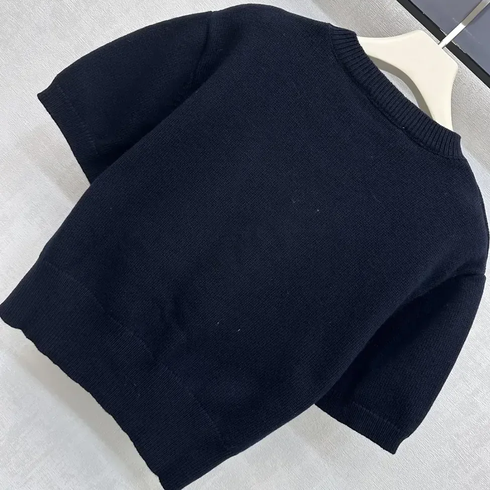 Prada Wool And Cashmere Crew-Neck Sweater for Women in Black