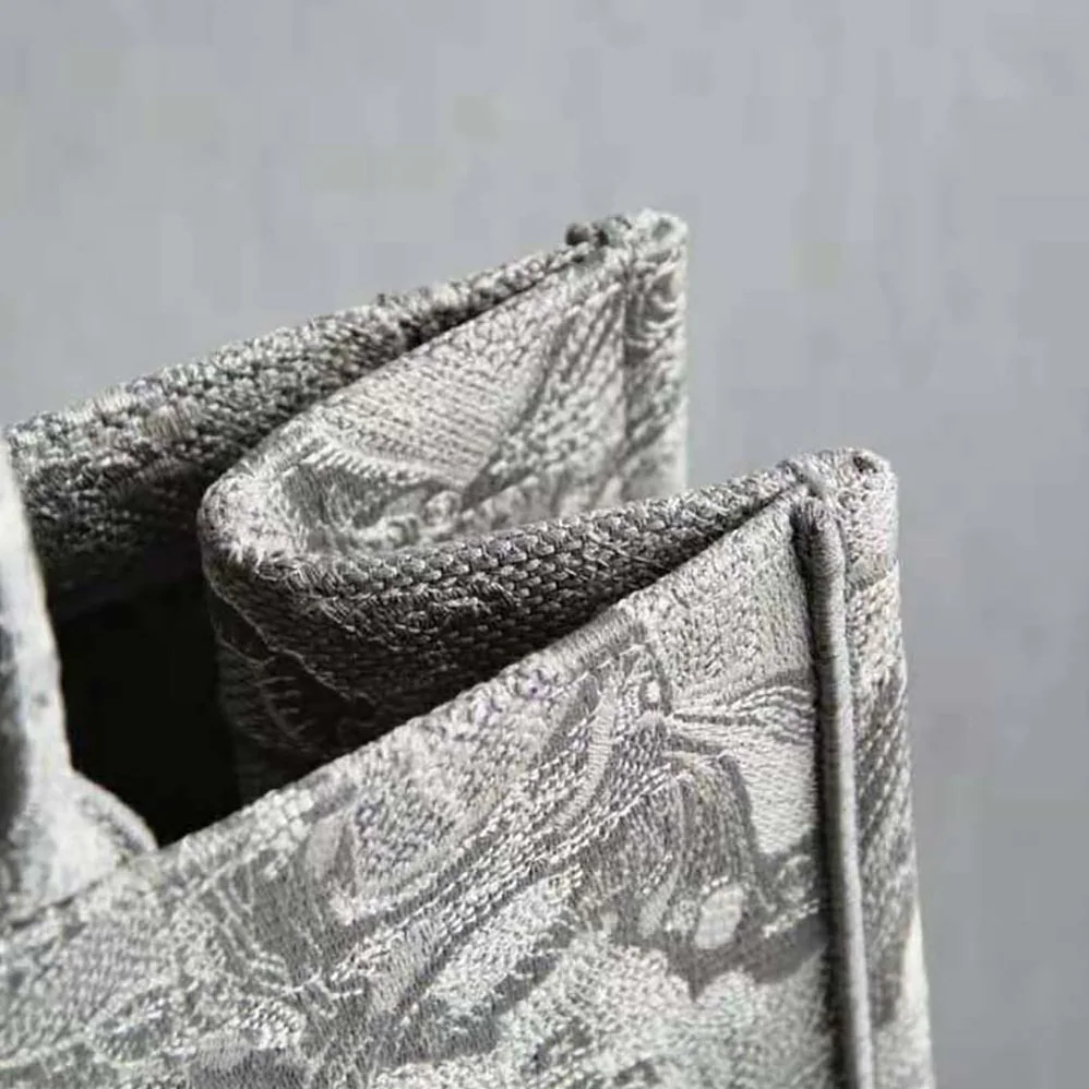 Dior Dior Book Tote Toile DE Jouy Reverse Embroidery for Women in Silver Dior Dior Book Tote Toile DE Jouy Reverse Embroidery for Women in Silver