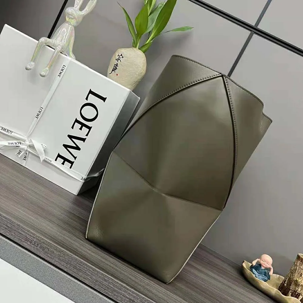 Loewe Puzzle Fold Tote in Shiny Calfskin for Unisex in Green Loewe Puzzle Fold Tote in Shiny Calfskin for Unisex in Green