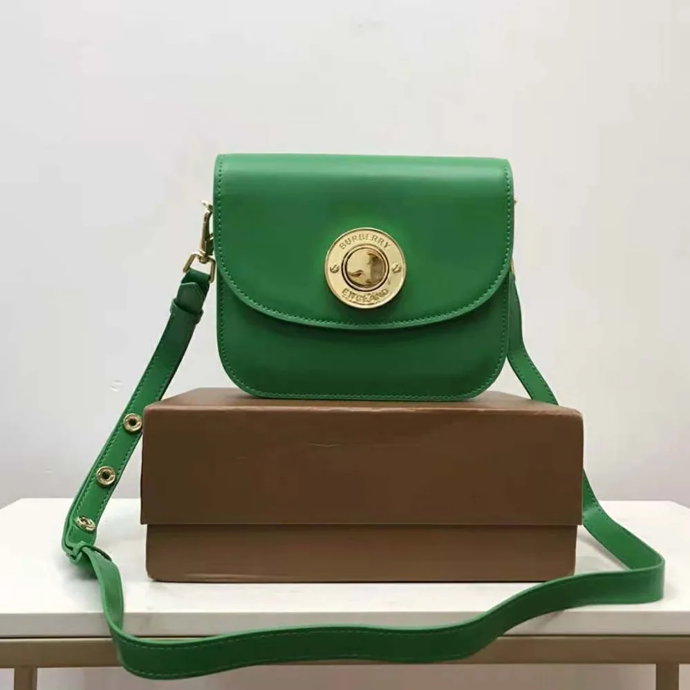 Burberry Leather Small Elizabeth Bag for Women in Green Burberry Leather Small Elizabeth Bag for Women in Green