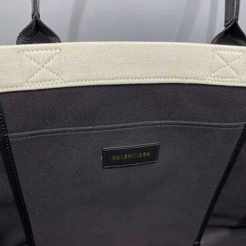 Balenciaga Hardware Large Tote Bag for Women in White Balenciaga Hardware Large Tote Bag for Women in White