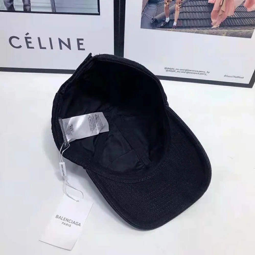 Balenciaga Year Of The Tiger Cap in Black and White Cotton Drill for Women Balenciaga Year Of The Tiger Cap in Black and White Cotton Drill for Women