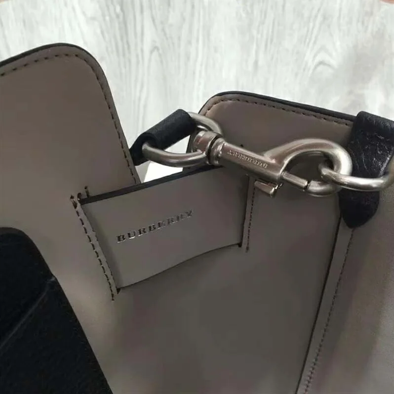 Burberry The Medium Leather Belt Bag for Women in Black