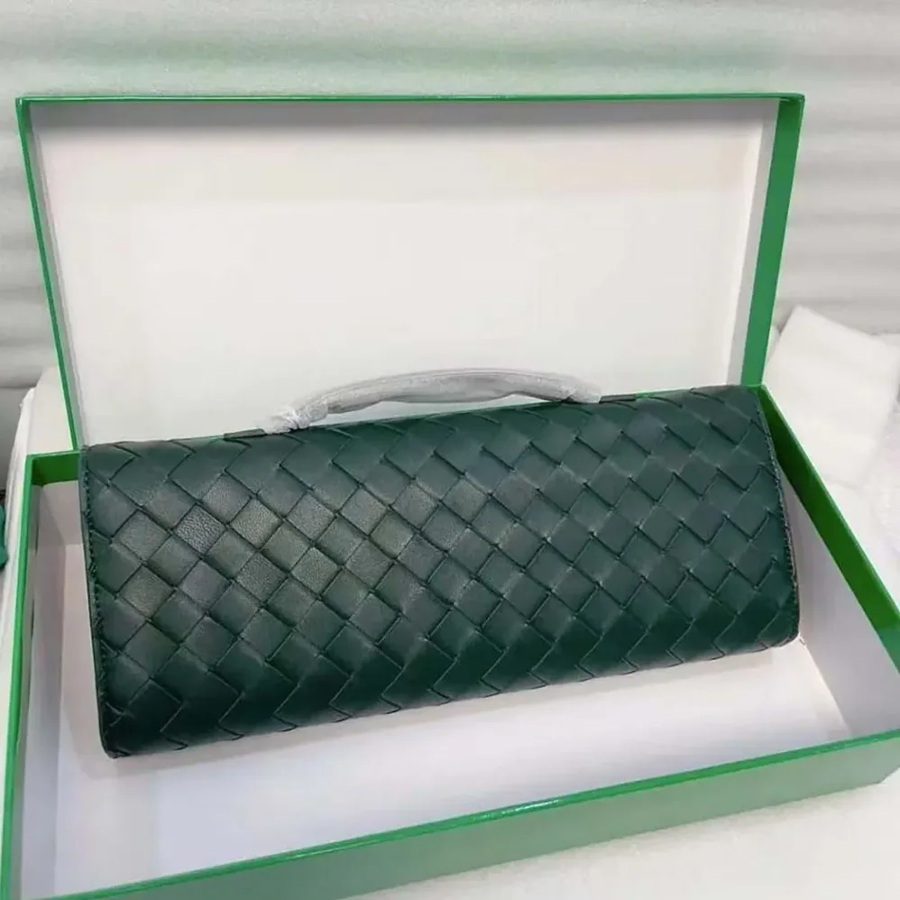 Bottega Veneta Long Clutch Andiamo With Handle for Women in Emerald Green