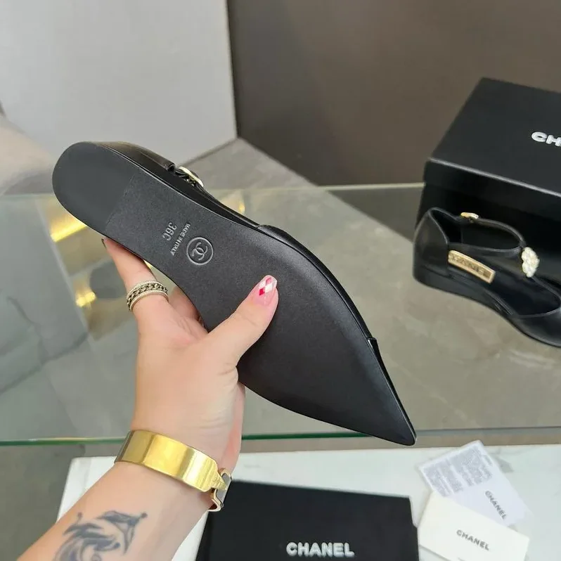 Chanel Flower Casual Black