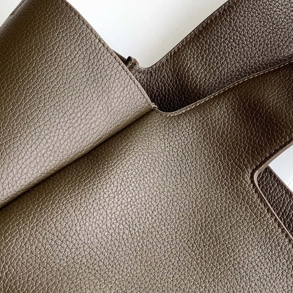 Saint Laurent YSL Le 5 à 7 Bea in Grained Leather for Women in Dark Green