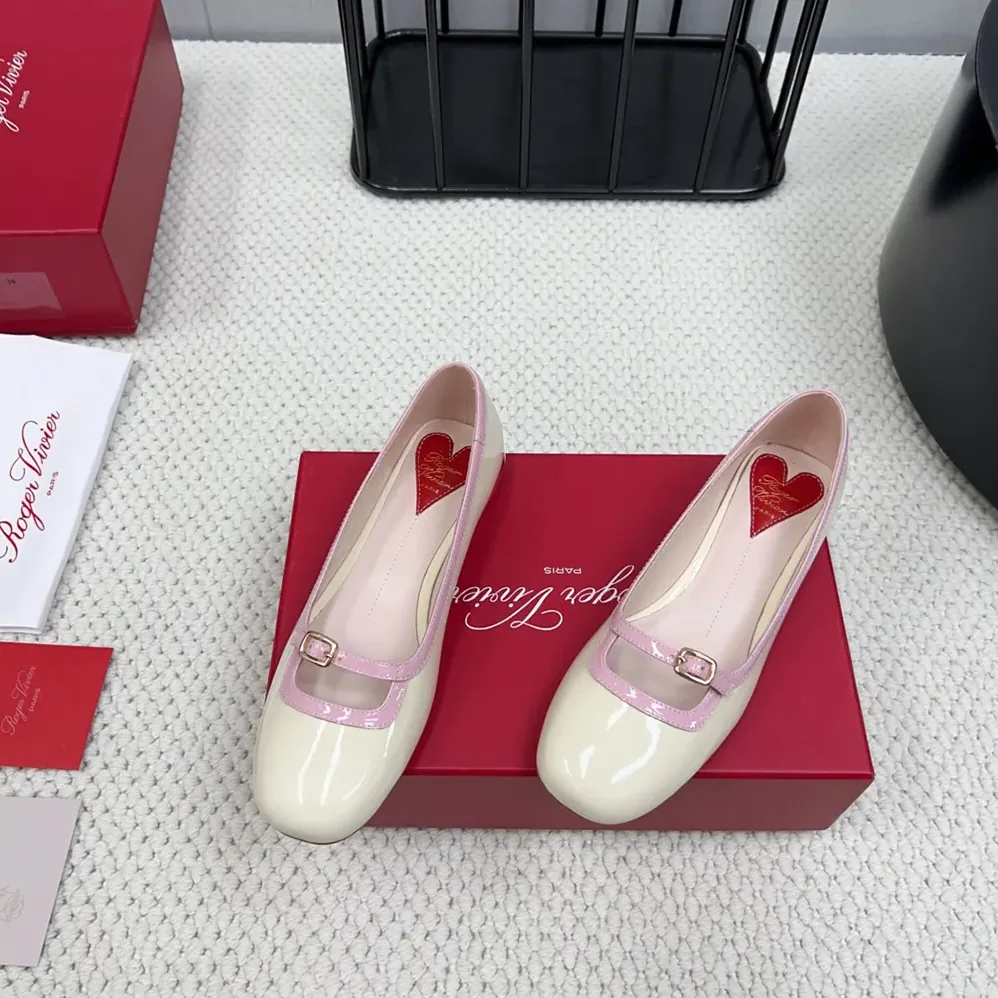 Roger Vivier Viv' Podium Ballerinas in Patent Leather for Women in White Roger Vivier Viv' Podium Ballerinas in Patent Leather for Women in White