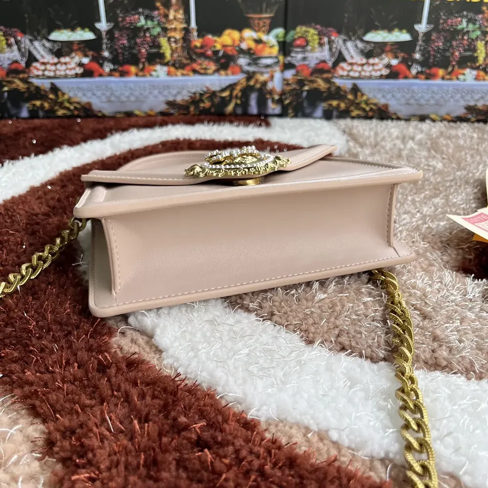 Dolce Gabbana D&G Medium Smooth Calfskin Devotion Bag for Women in Pink Dolce Gabbana D&G Medium Smooth Calfskin Devotion Bag for Women in Pink