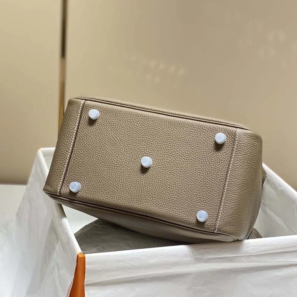 Hermes Lindy 26 in Clemence Leather for Women in Gray/Silver Hermes Lindy 26 in Clemence Leather for Women in Gray/Silver