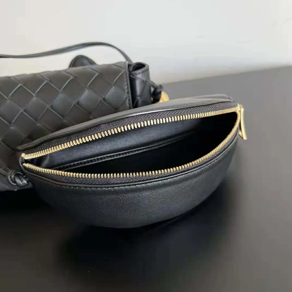 Bottega Veneta Intrecciato Leather Multi Pouch On Strap for Women in Black Bottega Veneta Intrecciato Leather Multi Pouch On Strap for Women in Black