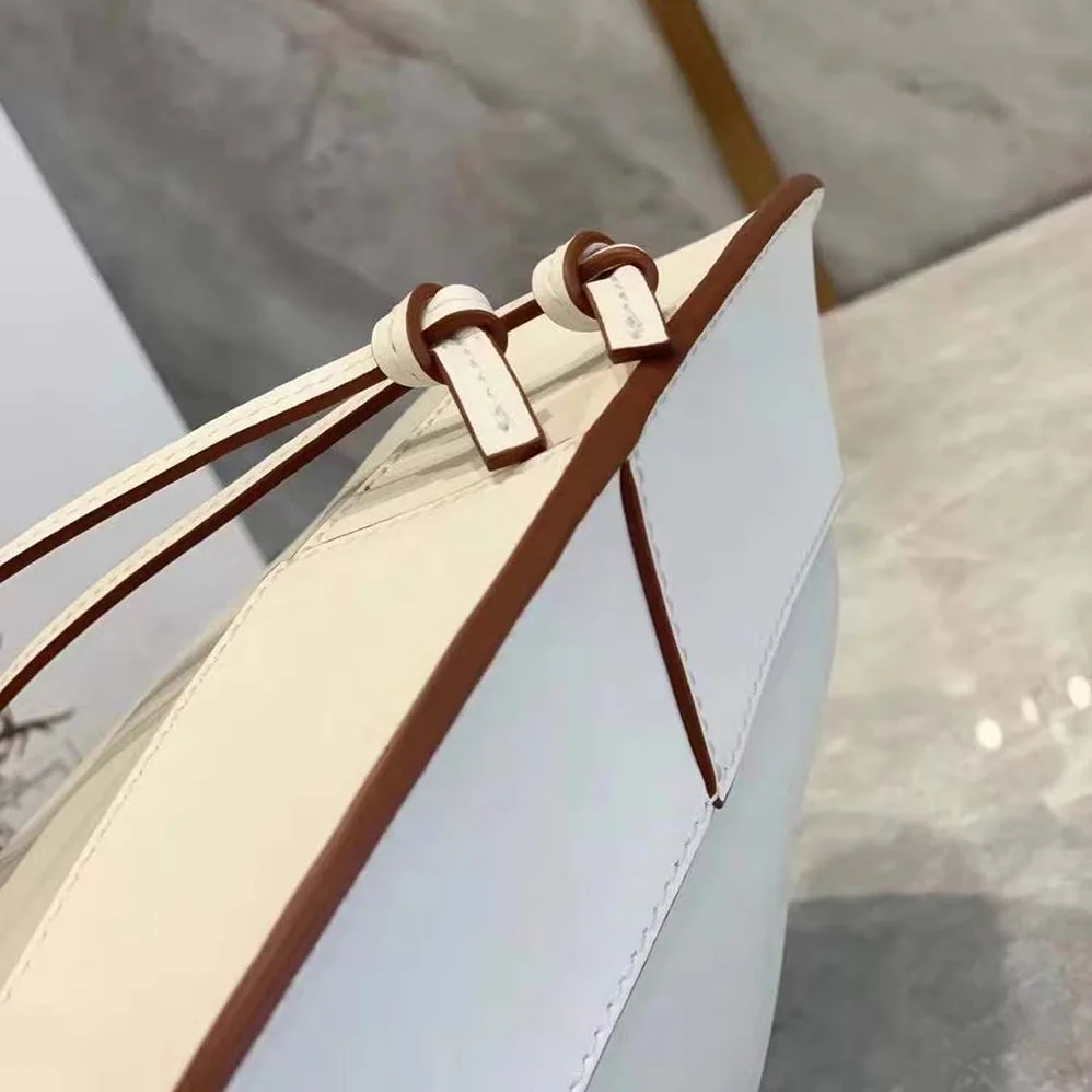 Loewe Horseshoe Bag in Nappa Calfskin for Women in White