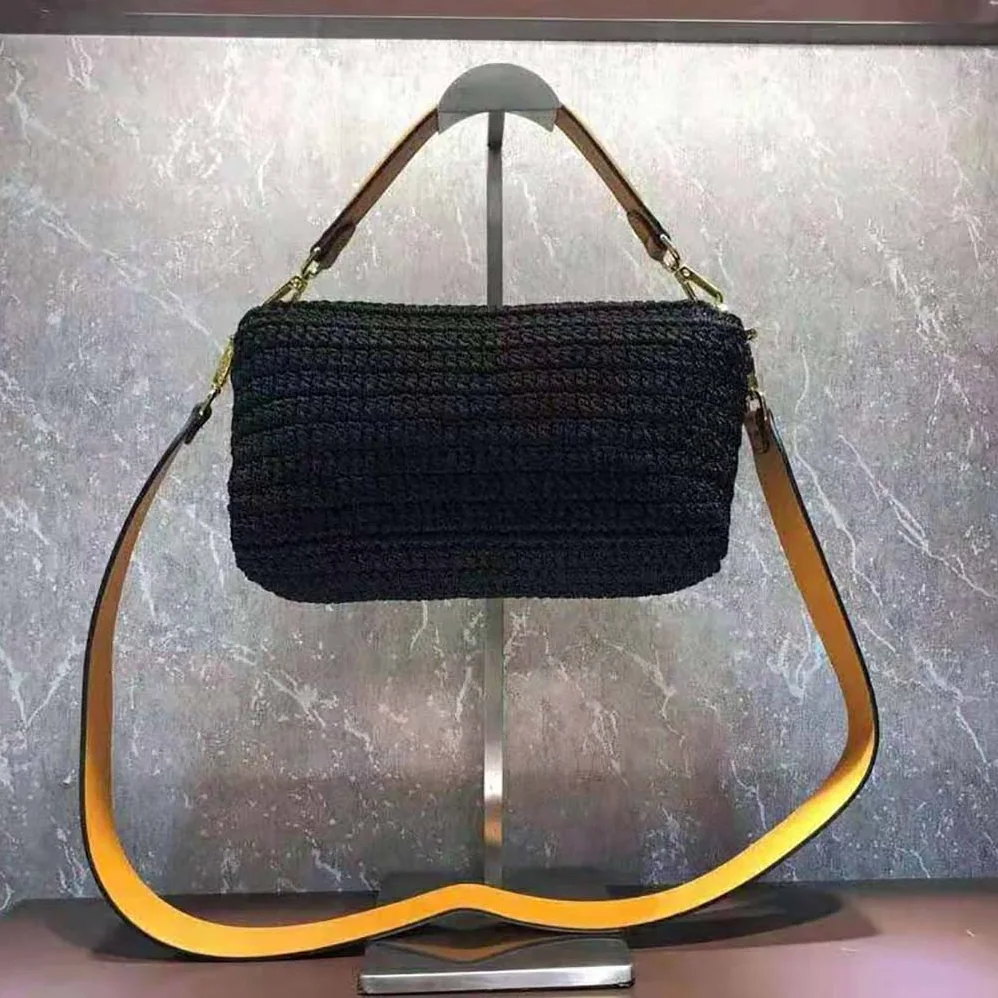 Fendi Baguette Bag in Traditional Cotton Crochet Bag for Women in Black