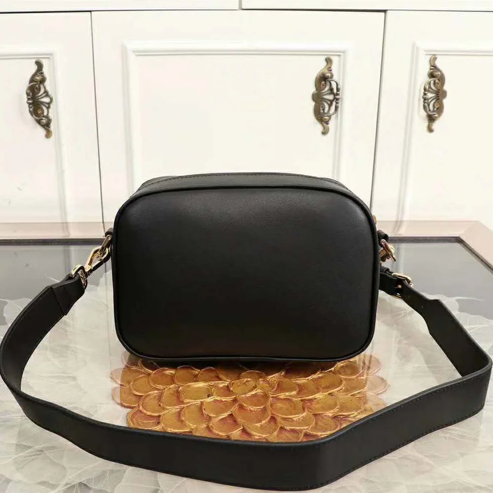 Fendi Camera Case Leather Bag for Women in Black Fendi Camera Case Leather Bag for Women in Black