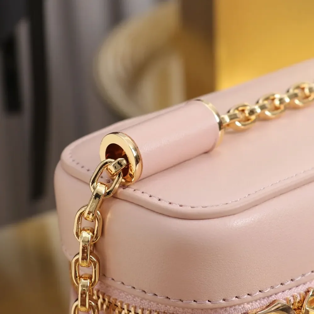 Dolce Gabbana D&G Sicily Crossbody Bag for Women in Pink Dolce Gabbana D&G Sicily Crossbody Bag for Women in Pink