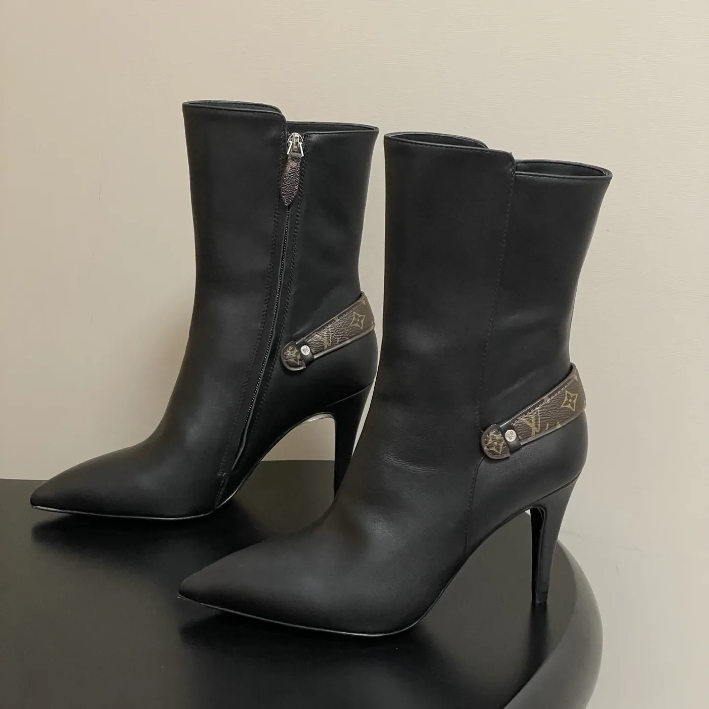Louis Vuitton Legacy Ankle Boots Black 1AIEUG Louis Vuitton Legacy Ankle Boots Black 1AIEUG