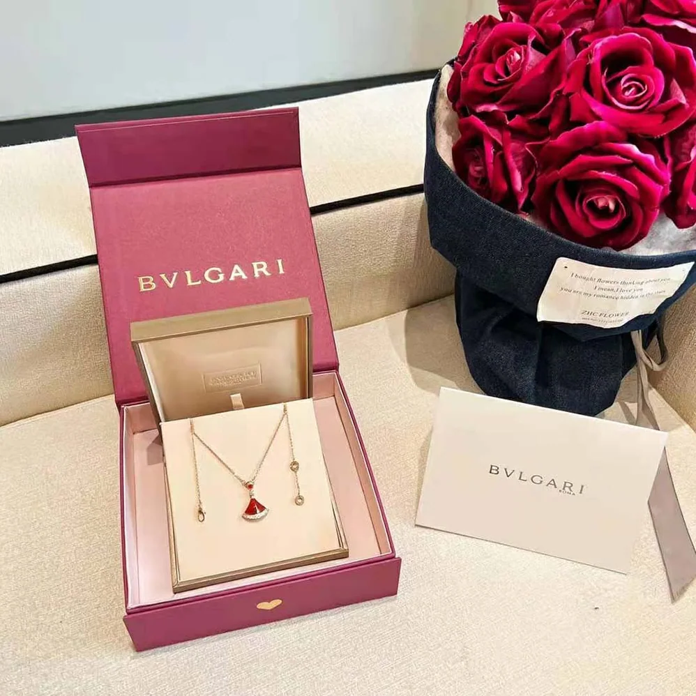 Bvlgari DIVAS' DREAM Necklace in 18 KT Rose Gold with Pendant Set for Women in Red