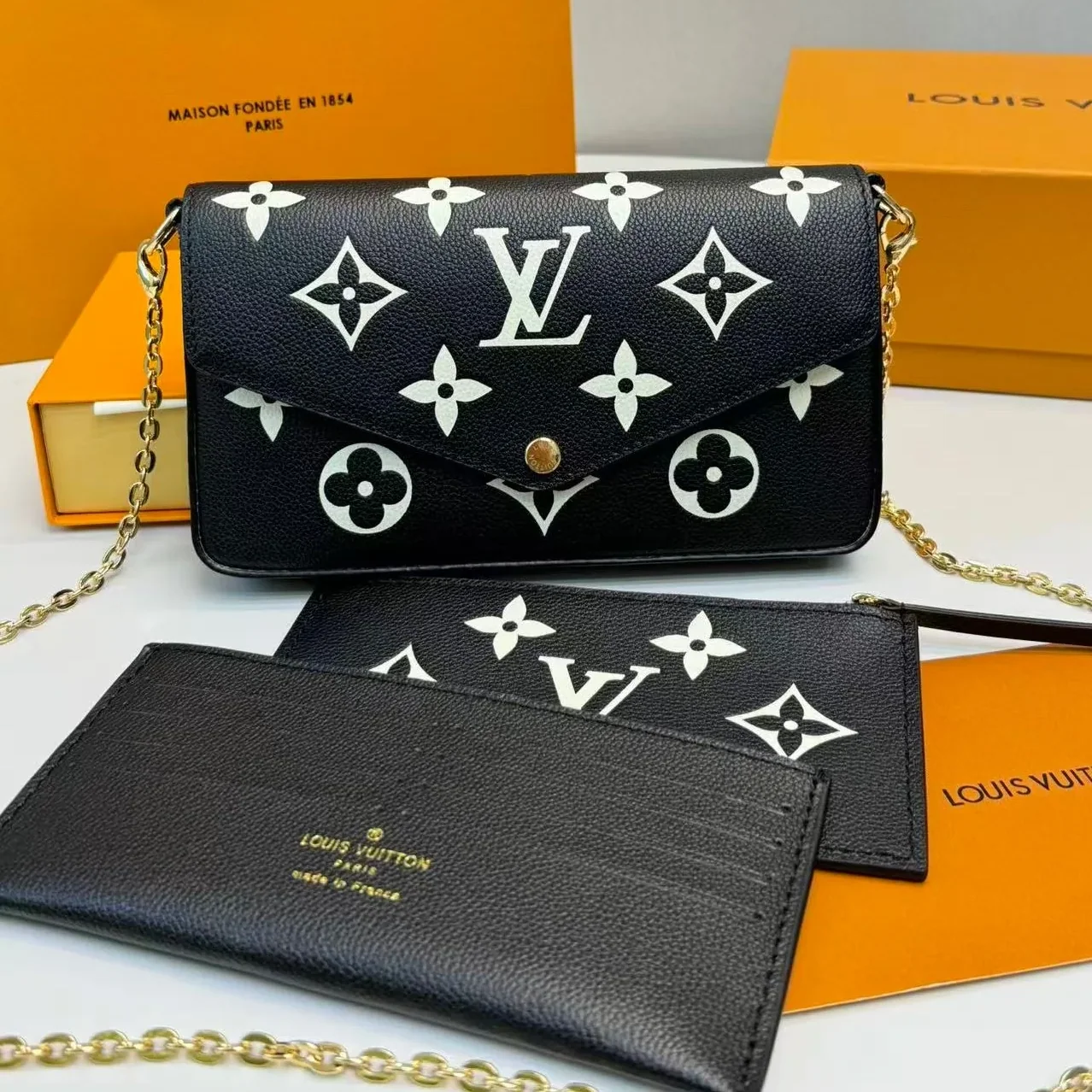 Louis Vuitton Pochette Felicie Shoulder Bag in Black/ Beige Gold Hardware Louis Vuitton Pochette Felicie Shoulder Bag in Black/ Beige Gold Hardware