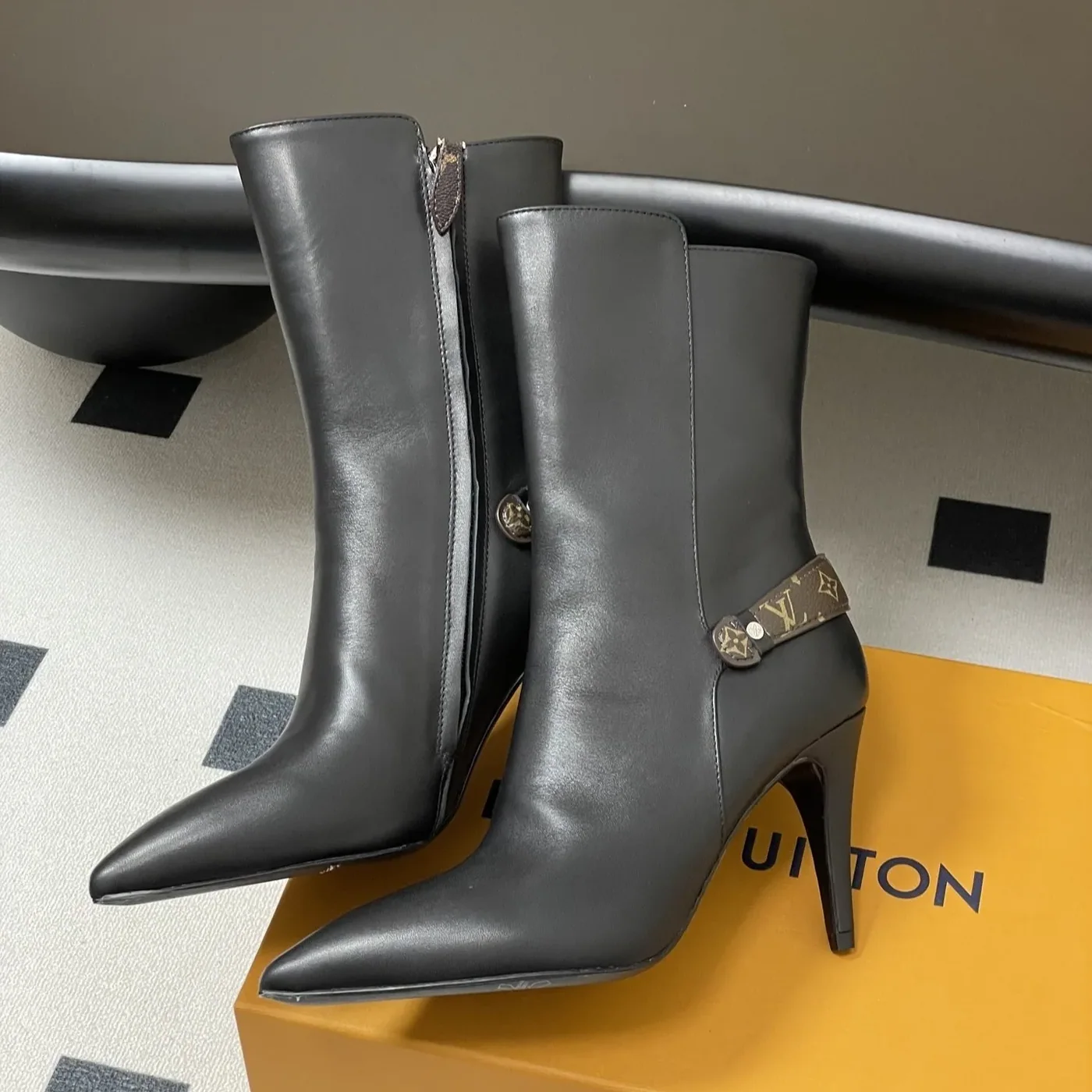 Louis Vuitton Legacy Ankle Boots Black 1AIEUG Louis Vuitton Legacy Ankle Boots Black 1AIEUG