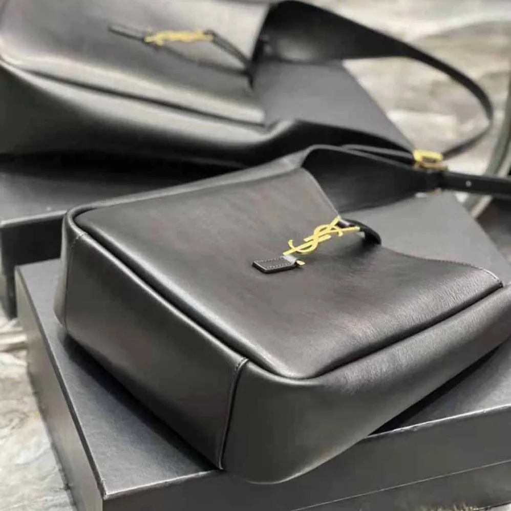 Saint Laurent YSL Le 5 à 7 Soft Small Hobo Bag in Smooth Leather for Women in Black Saint Laurent YSL Le 5 à 7 Soft Small Hobo Bag in Smooth Leather for Women in Black