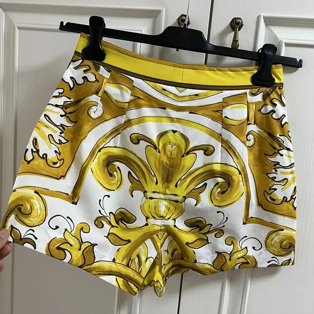 Dolce Gabbana D&G Cotton Poplin Shorts with Majolica Print for Women