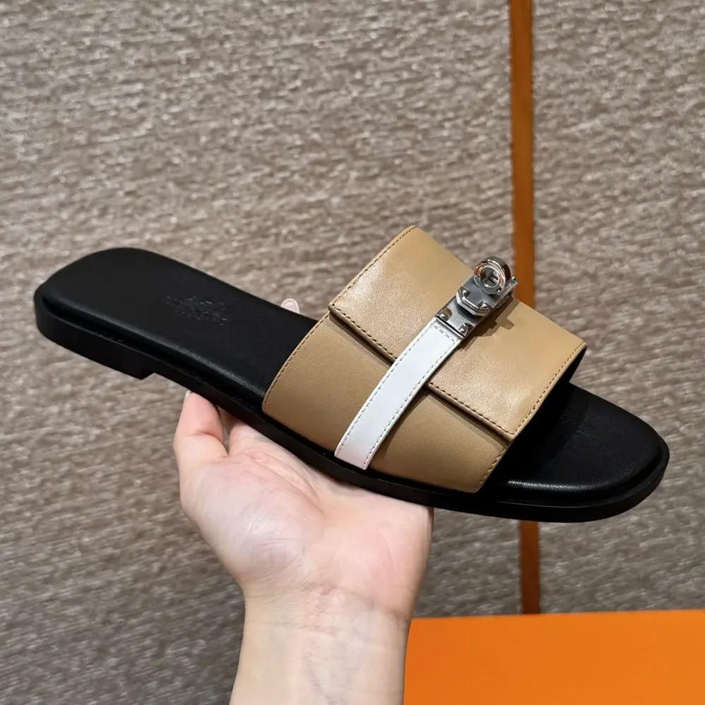 Hermes Giulia sandal for Unisex in Sandy/White Hermes Giulia sandal for Unisex in Sandy/White