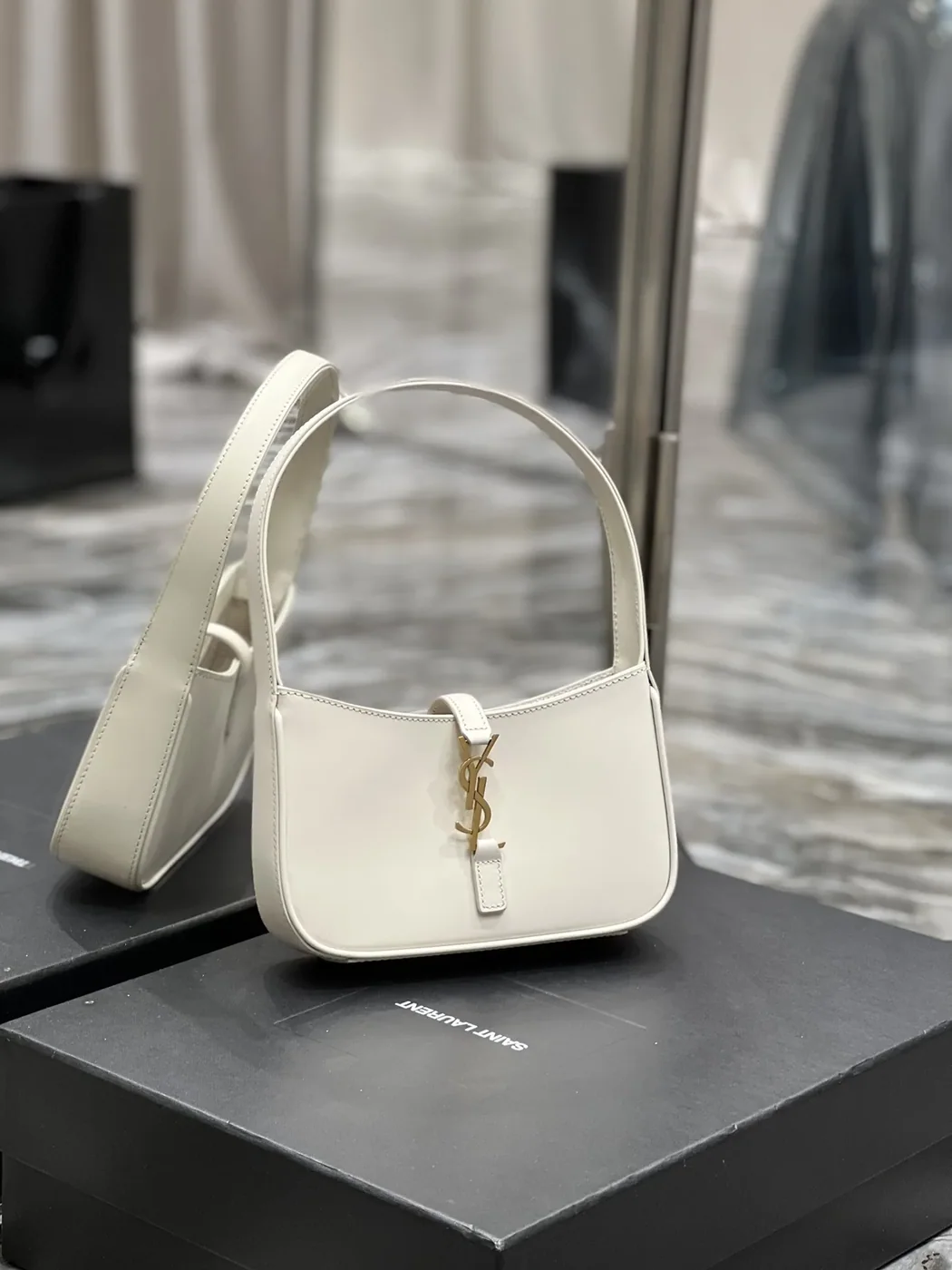 Saint Laurent Le 5 A 7 Mini White / Saint Laurent Le 5 A 7 Mini White /