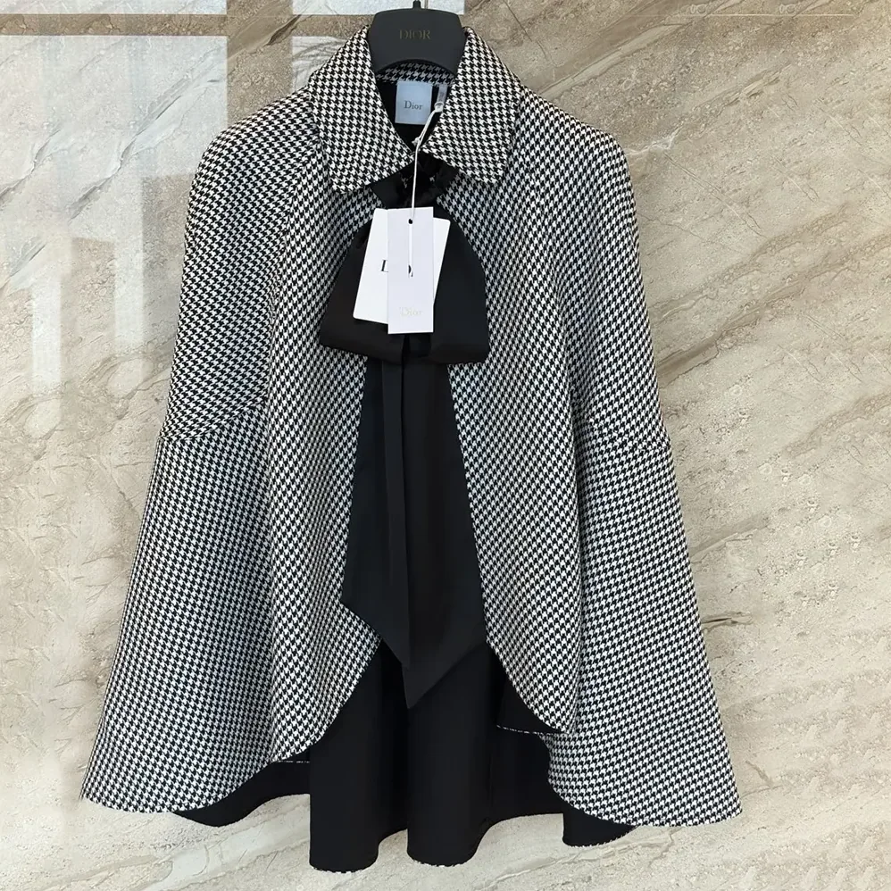 Dior Cape with Tied Neckline Black and White Houndstooth Silk-Virgin for Women in Wool Blend