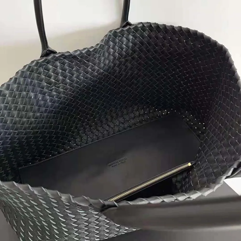 Bottega Veneta Medium Cabat Leather Tote Bag for Women in Black Bottega Veneta Medium Cabat Leather Tote Bag for Women in Black