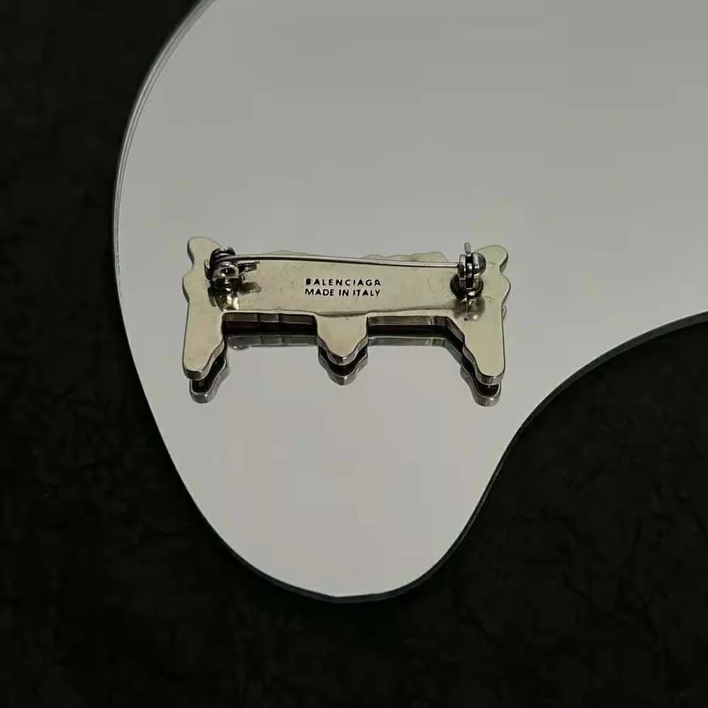 Balenciaga Goth Balenciaga Brooch in Antique Gold for Women Balenciaga Goth Balenciaga Brooch in Antique Gold for Women